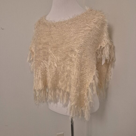Cream Sweater Shrug For Comfort and Easy Movement 1 Size - Picture 1 of 5